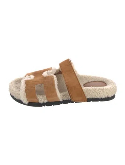 Pre-owned Hermes Chypre H Logo Slides In Neutral