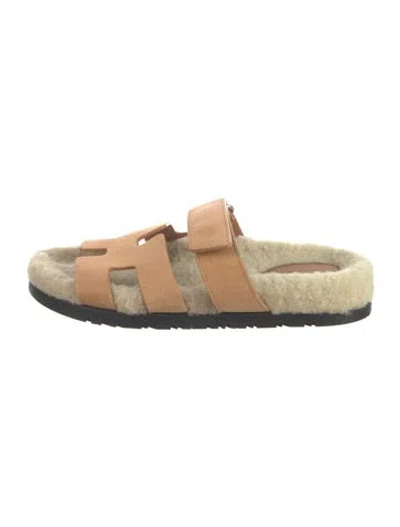 Pre-owned Hermes Chypre H Logo Slides In Neutrals