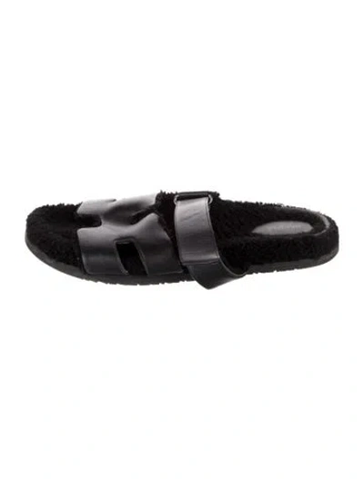 Pre-owned Hermes Chypre Leather Slides In Black
