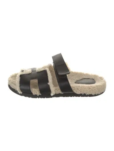 Pre-owned Hermes Chypre Leather Slides In Black