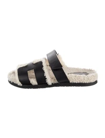 Pre-owned Hermes Chypre Leather Slides In Black