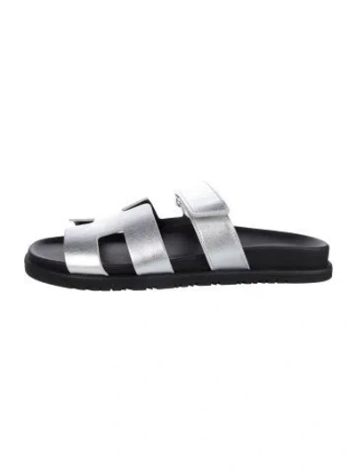 Pre-owned Hermes Chypre Leather Slides In Black