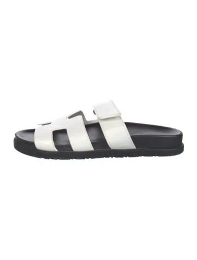 Pre-owned Hermes Chypre Leather Slides In Black/white