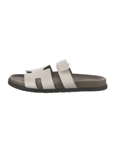 Pre-owned Hermes Chypre Leather Slides In White