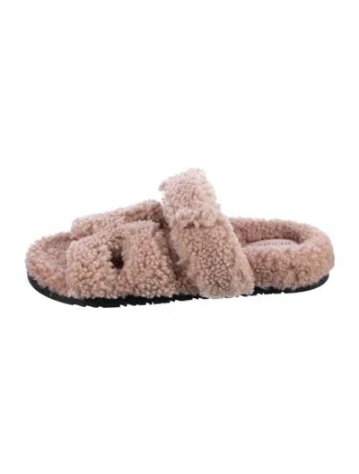 Pre-owned Hermes Chypre Shearling Slides In Neutral