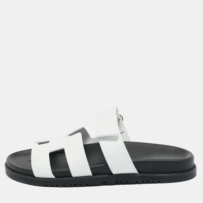Pre-owned Hermes Hermès Chypre Size 38.5 White Leather Flat Sandals