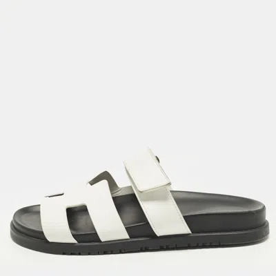 Pre-owned Hermes Chypre Size 38.5 White Leather Flat Sandals