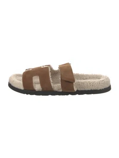 Pre-owned Hermes Chypre Suede Slides In Brown