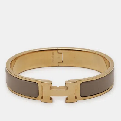 Pre-owned Hermes Clic H Beige Enamel Gold Plated Bracelet In Sand