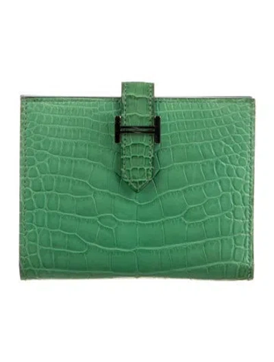 Pre-owned Hermes Compact Bearn Wallet In Green