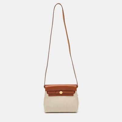 Pre-owned Hermes Hermès Ecru/natural Toile Canvas And Vache Hunter Leather Herbag Zip 20 Bag In Sand