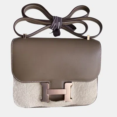 Pre-owned Hermes Etoupe Tadelakt Leather Constance 18 Shoulder Bag