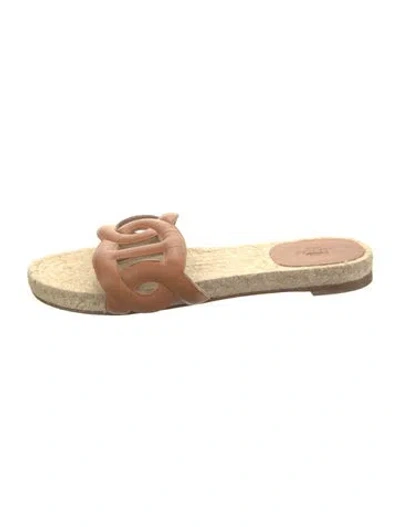 Pre-owned Hermes Famosa Chaîne D'ancre Insignia Slides In Neutral