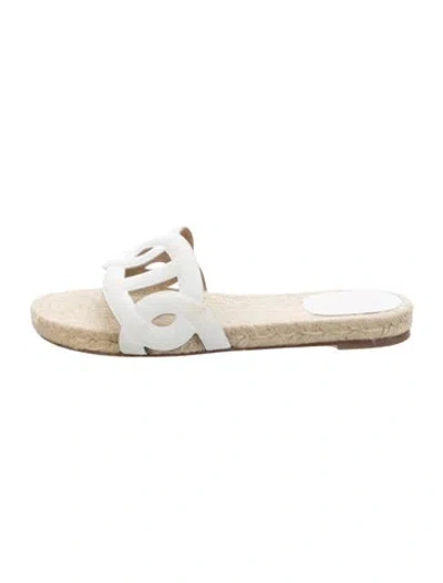 Pre-owned Hermes Famosa Chaîne D'ancre Insignia Slides In White