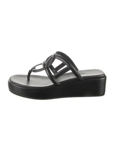 Pre-owned Hermes Gipsy Leather Flip Flops In Black