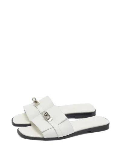 Pre-owned Hermes Giulia Kelly Turn-lock Slides In White