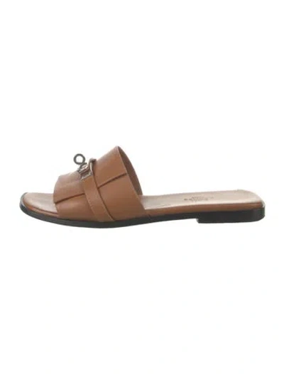 Pre-owned Hermes Giulia Leather Slides In Brown