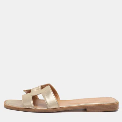 Pre-owned Hermes Gold Leather Oran Flat Slides Size 40