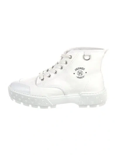 Pre-owned Hermes Itineraire Athletic Sneakers In White