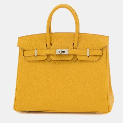 Pre-owned Hermes Jaune Ambre Togo B Stamp Birkin 25 Handbag In Yellow