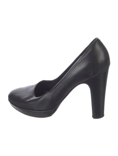 Pre-owned Hermes Leather Pumps In Black