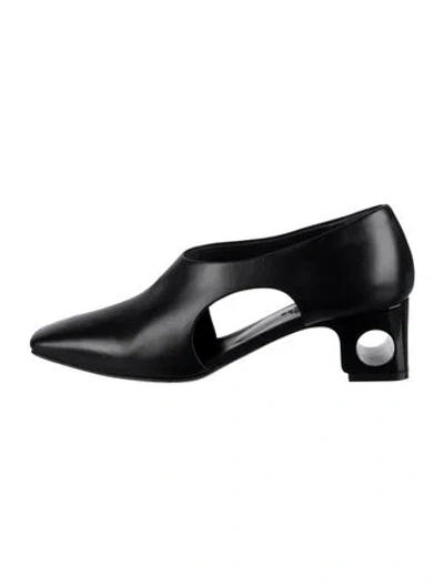 Pre-owned Hermes Leather Pumps In Black