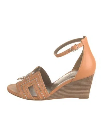 Pre-owned Hermes Legend H Logo Pumps In Brown