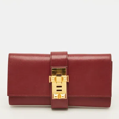 Pre-owned Hermes Medor 23 Ruby Swift Leather Clutch In Red