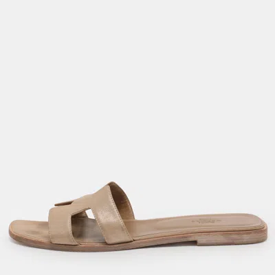 Pre-owned Hermes Metallic Beige Leather Oran Flat Sandals Size 40