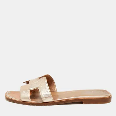 Pre-owned Hermes Metallic Bronze Leather Oran Flat Slides Size 36 In Silver