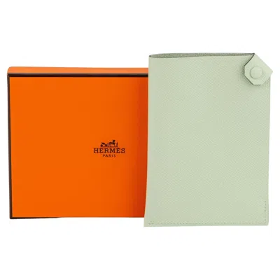 Pre-owned Hermes Hermès New Vert Epsom Passport Holder In Sand