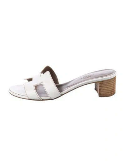 Pre-owned Hermes Oasis Calfskin Slides In White