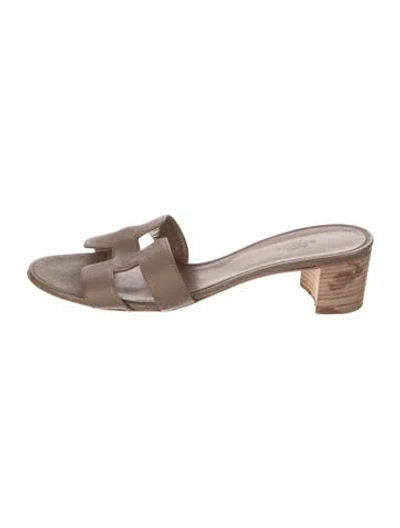 Pre-owned Hermes Oasis H Logo Slides In Neutrals