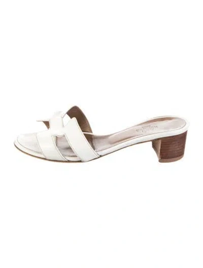 Pre-owned Hermes Oasis Leather Slides In Neutral