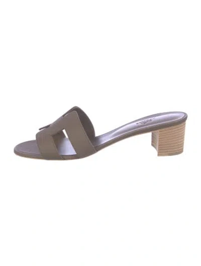 Pre-owned Hermes Oasis Leather Slides In Neutrals