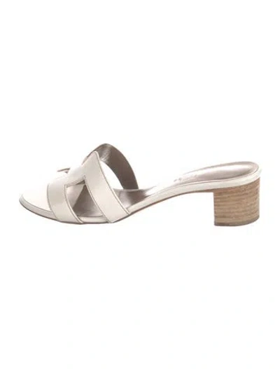Pre-owned Hermes Oasis Leather Slides In White