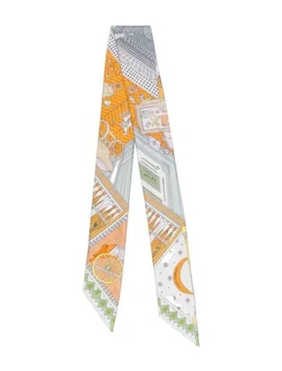 Pre-owned Hermes Objet De Curiosite Silk Twilly Scarf In White