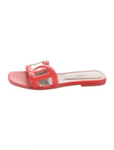 Pre-owned Hermes Omaha Chaîne D'ancre Insignia Slides In Red