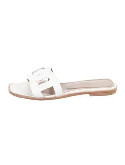 Pre-owned Hermes Omaha Chaîne D'ancre Insignia Slides In White