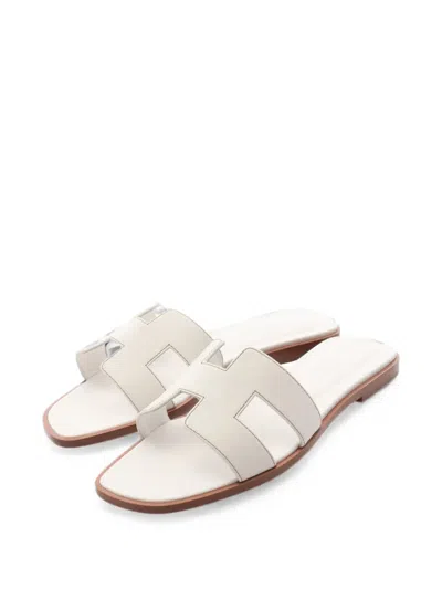 Pre-owned Hermes Oran Calf Leather Sandals In White
