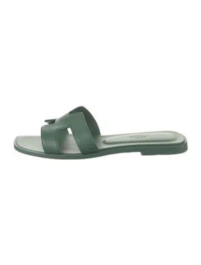 Pre-owned Hermes Oran Epsom Leather Slides In Green