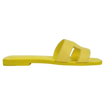 Pre-owned Hermes Oran Flat Sandal Jaune Pollen Epsom Leather 38 / 8 In Yellow