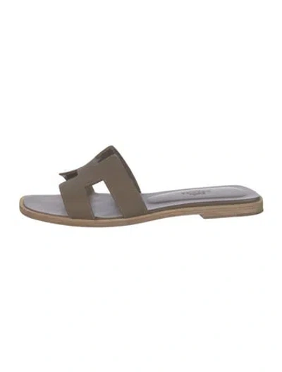 Pre-owned Hermes Oran H Logo Flats In Neutral
