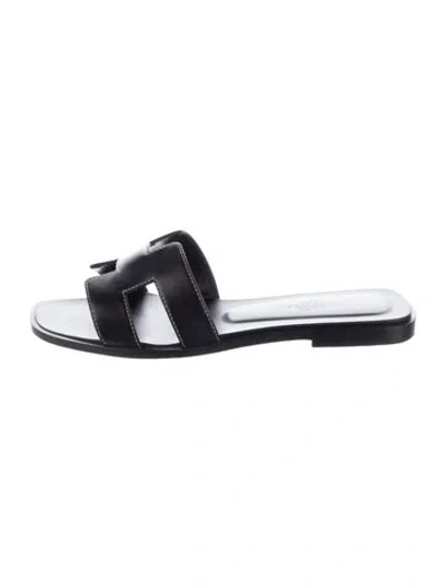 Pre-owned Hermes Oran H Logo Slides In Black