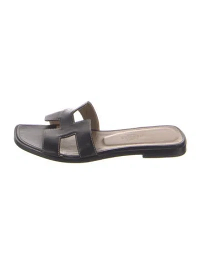 Pre-owned Hermes Oran H Logo Slides In Black
