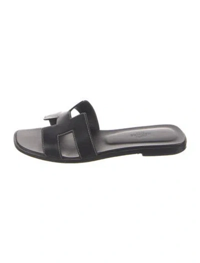 Pre-owned Hermes Oran H Logo Slides In Black