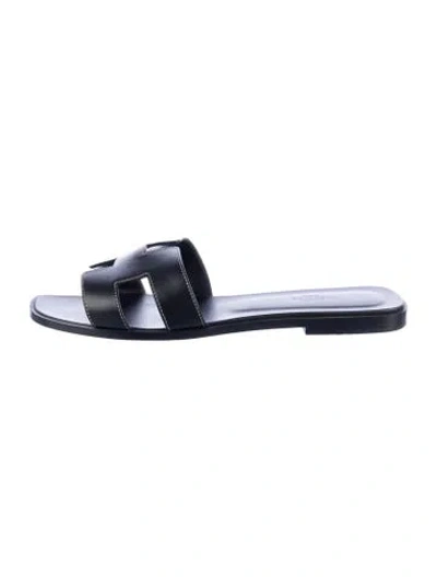Pre-owned Hermes Oran H Logo Slides In Blue