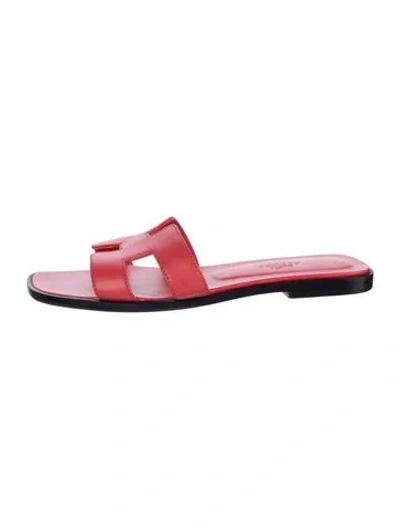 Pre-owned Hermes Oran H Logo Slides In Red
