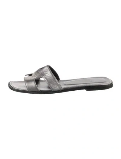 Pre-owned Hermes Oran H Logo Slides In Silver