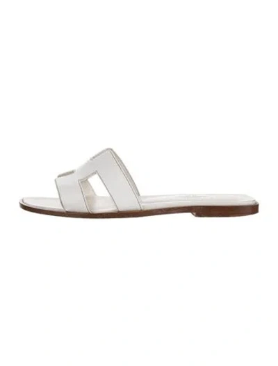 Pre-owned Hermes Oran H Logo Slides In White